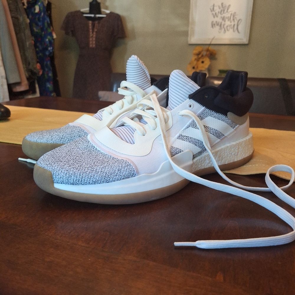 NWOT Adidas Marquee Boost White and Gray Athletic Basketball Sneakers Mens Sz 15